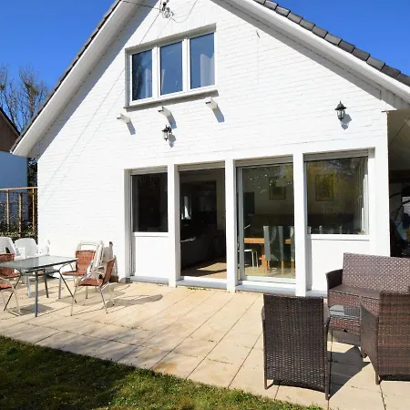 Relaxing In With Fenced Garden Villa