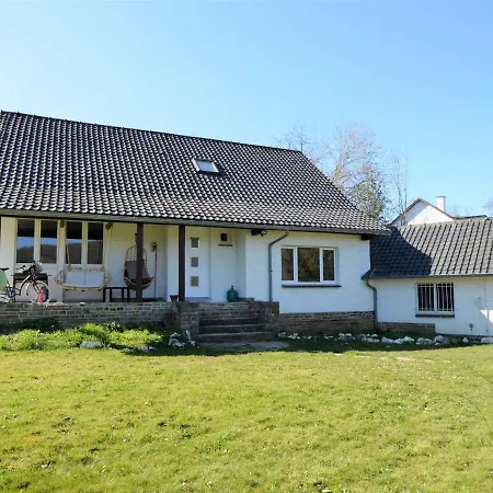 Relaxing In With Fenced Garden Villa